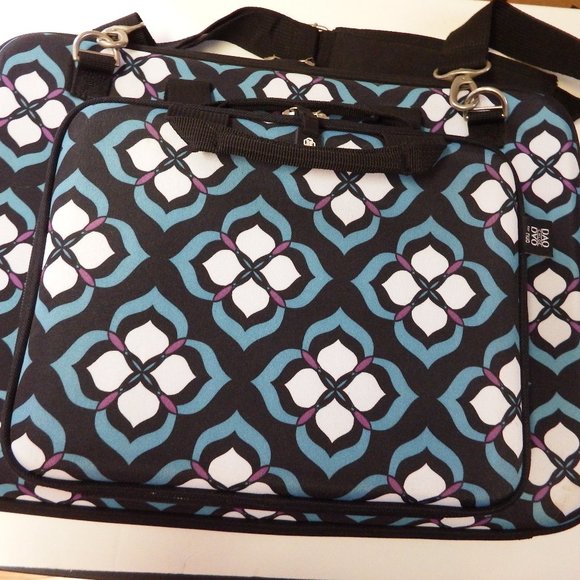 2 piece electronics carrying cases by Chloe Dao - Picture 1 of 6